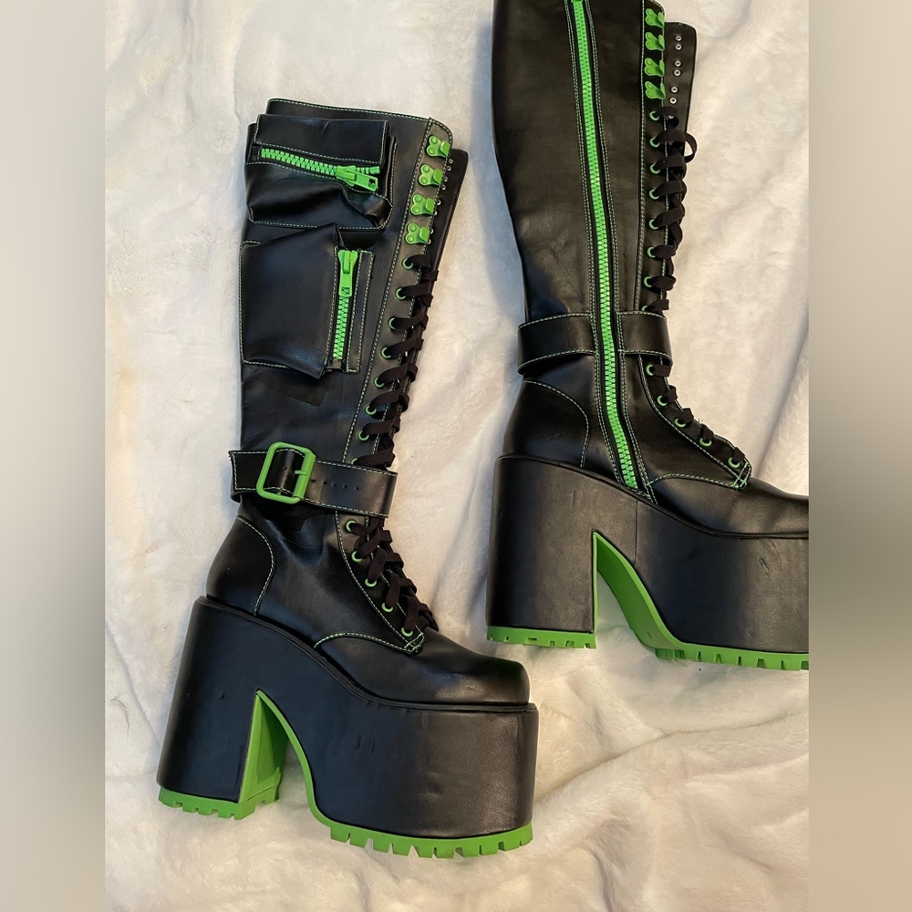 Dolls Kill - Club Exx Obsidian style platform boots sz 10